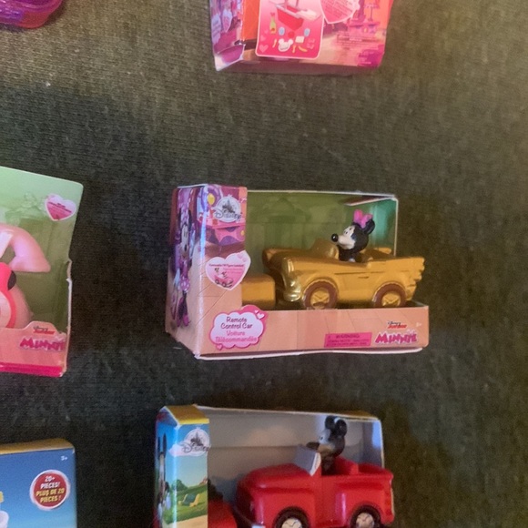 Minnie Mouse Disney mini brands lot of 7 , ultra rare gold included - Picture 3 of 12